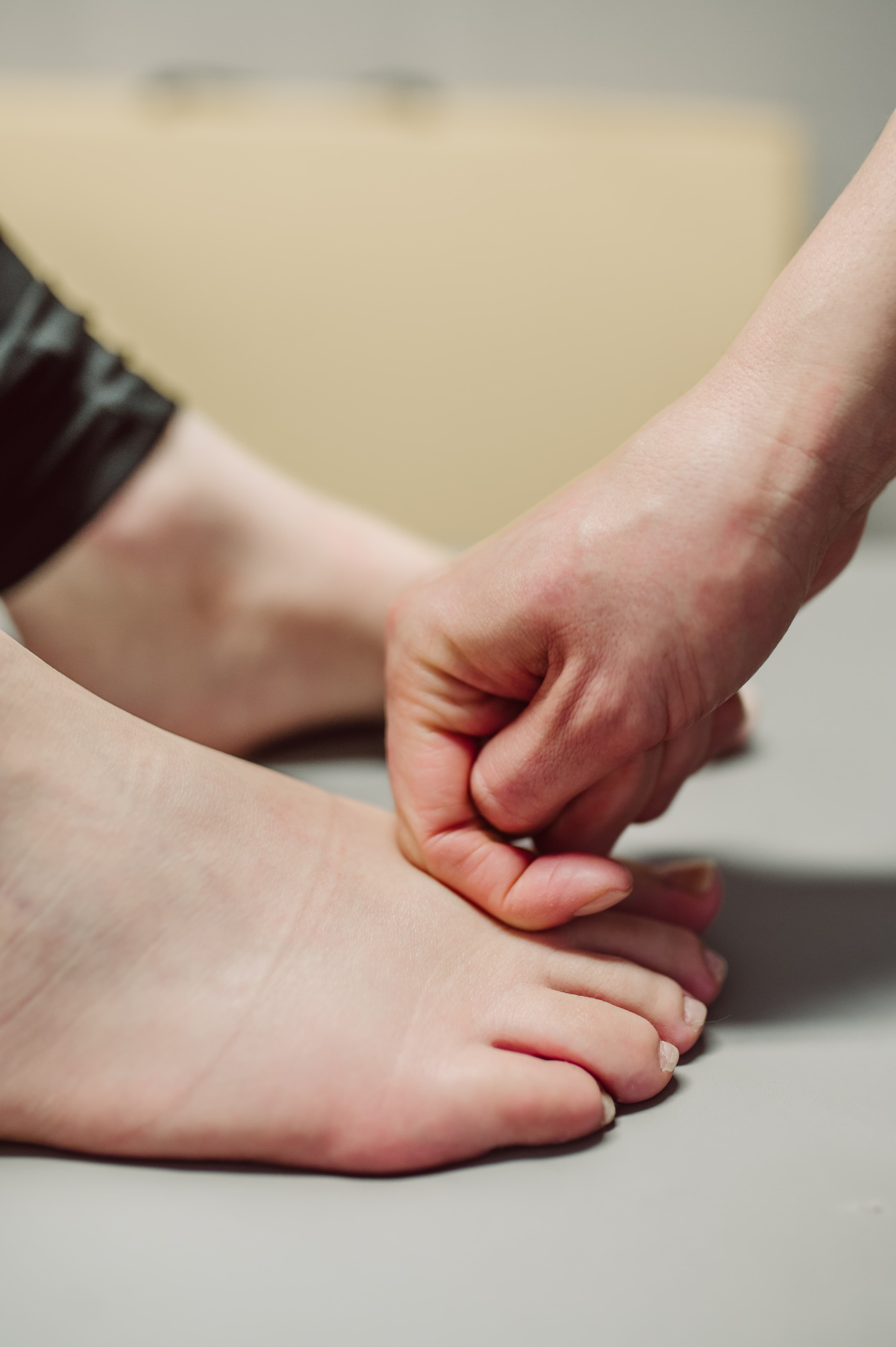 Terapia powięziowa stopy i stawu skokowego w gabinecie BODY MIND SOLUTION
